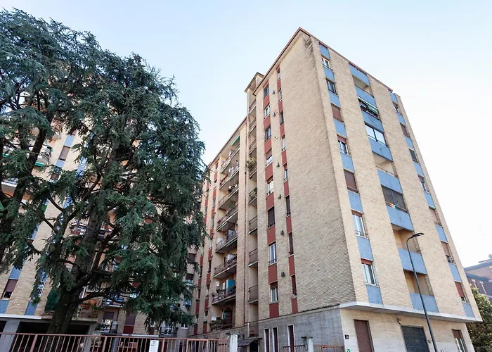 Two Spacious Bedrooms 1 Minute To Metro Stop
