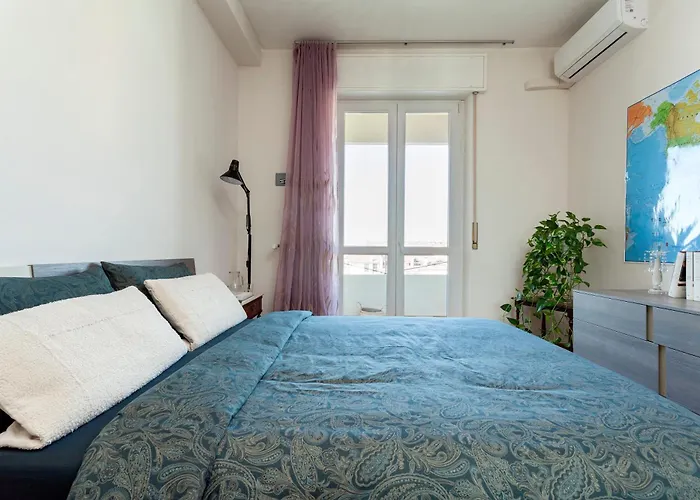 Two Spacious Bedrooms 1 Minute To Metro Stop